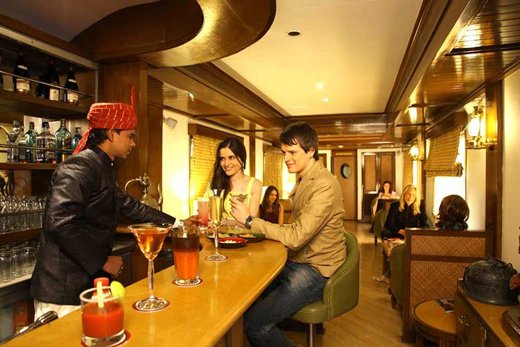 Safari Bar in Maharajas Express