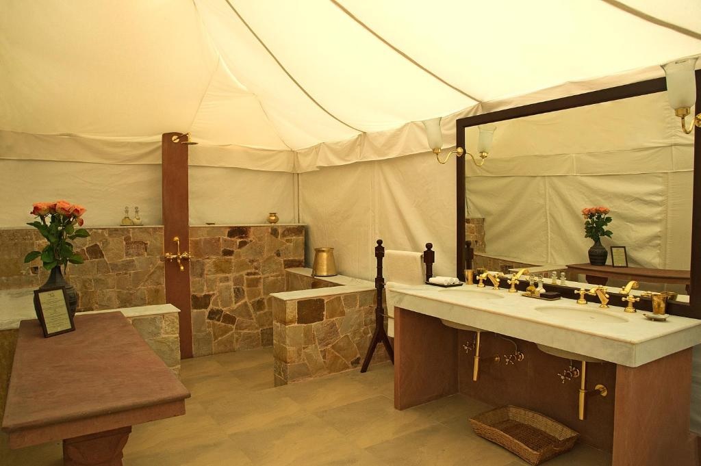 Sujan Sherbagh Resort Luxury Tent Bathroom