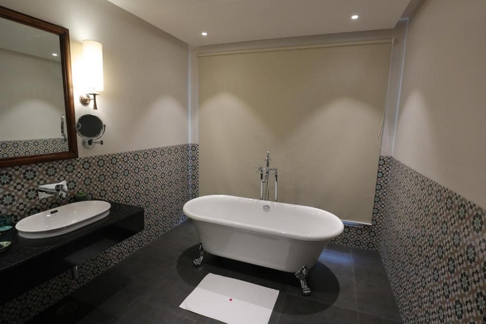 Sawai Vilas Ranthambore Luxury Suite Villa Bathroom