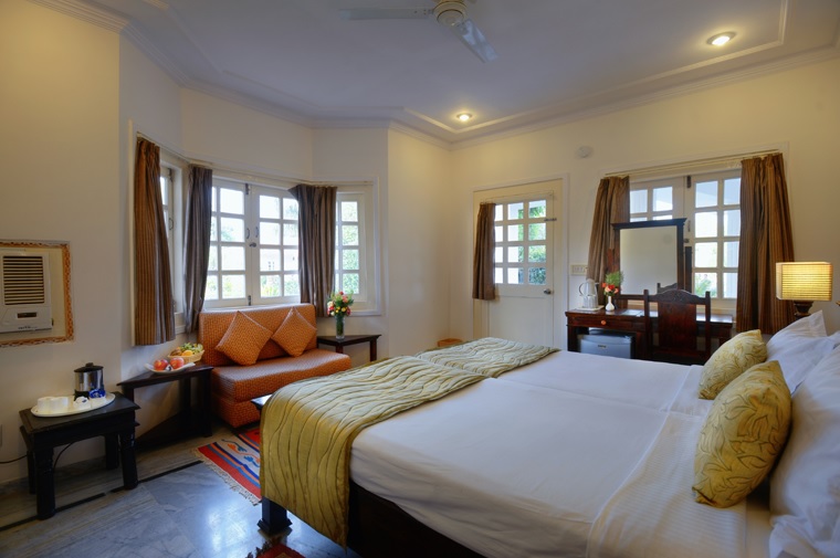 Tiger Den Resort Deluxe Bedroom1