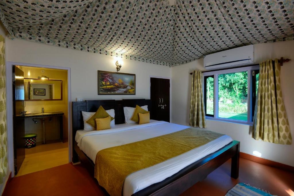 Ranthambore Heritage Haveli Deluxe Bedroom
