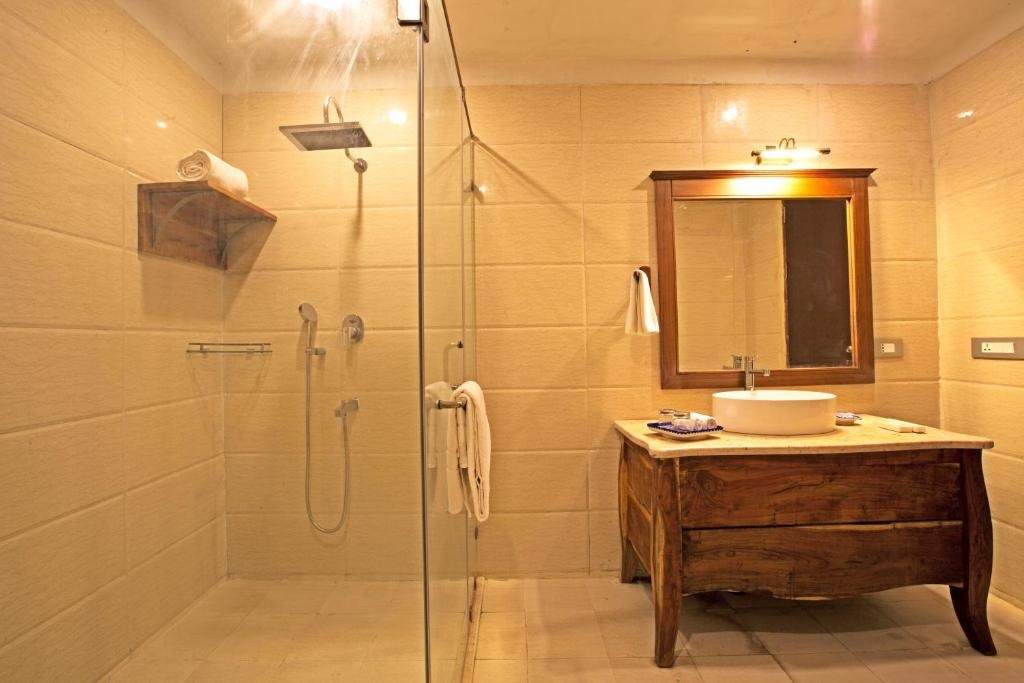 Regenta Resort Vanya Mahal Cottages Bathroom1