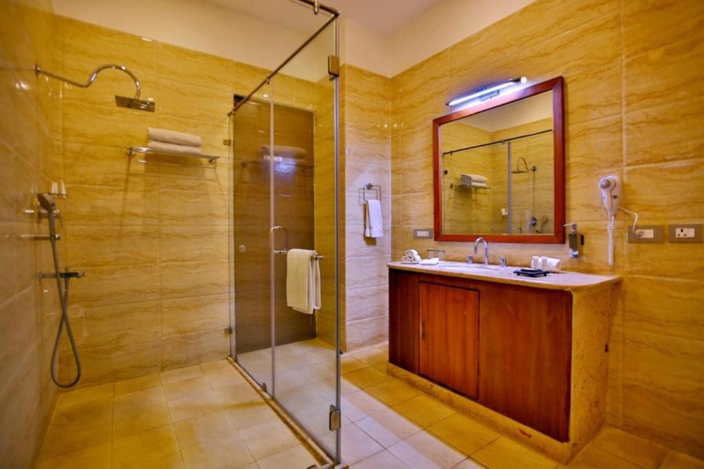 Regenta Resort Vanya Mahal Executive Bathroom
