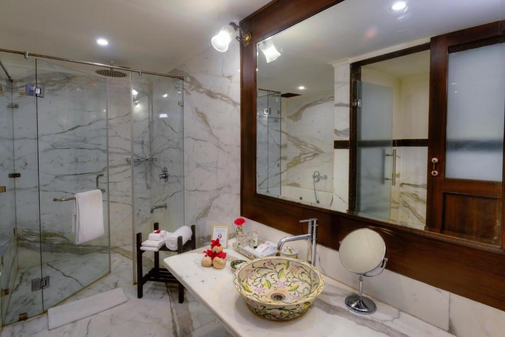 Anurag Palace Ranthambore Thematic Suites Bathroom