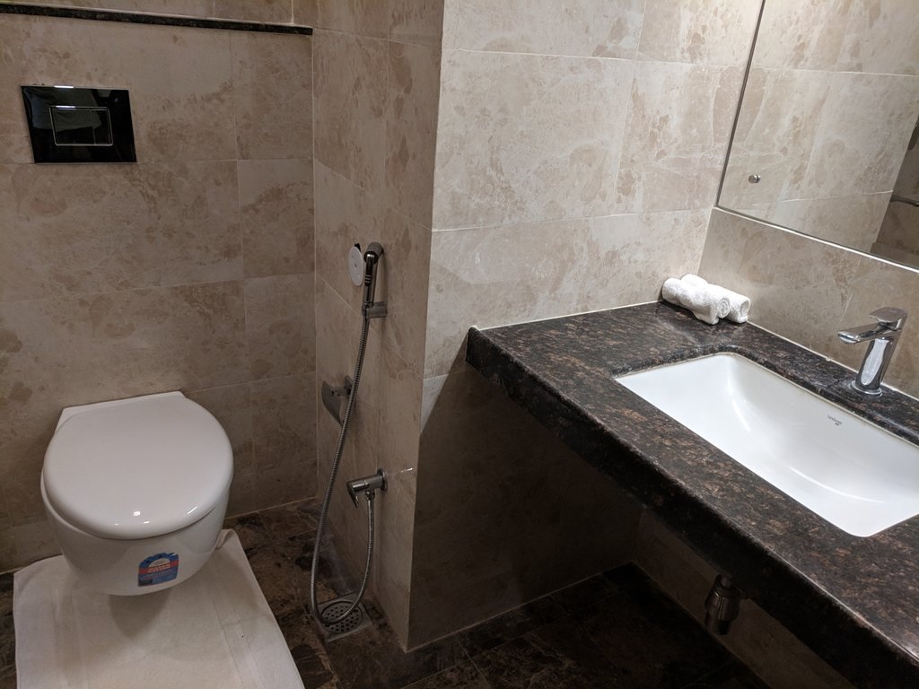 WelcomHeritage Mount Valley Resort Deluxe Bathroom