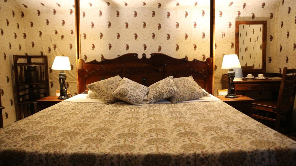 Tiger Machan Resort Luxury Camps Bed